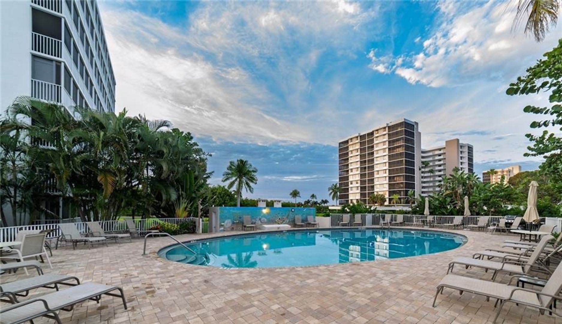 Stunning Beachside Townhouse Condo In Vanderbilt Towers Naples Fl Looking For A Long Term Tenant – photo 1