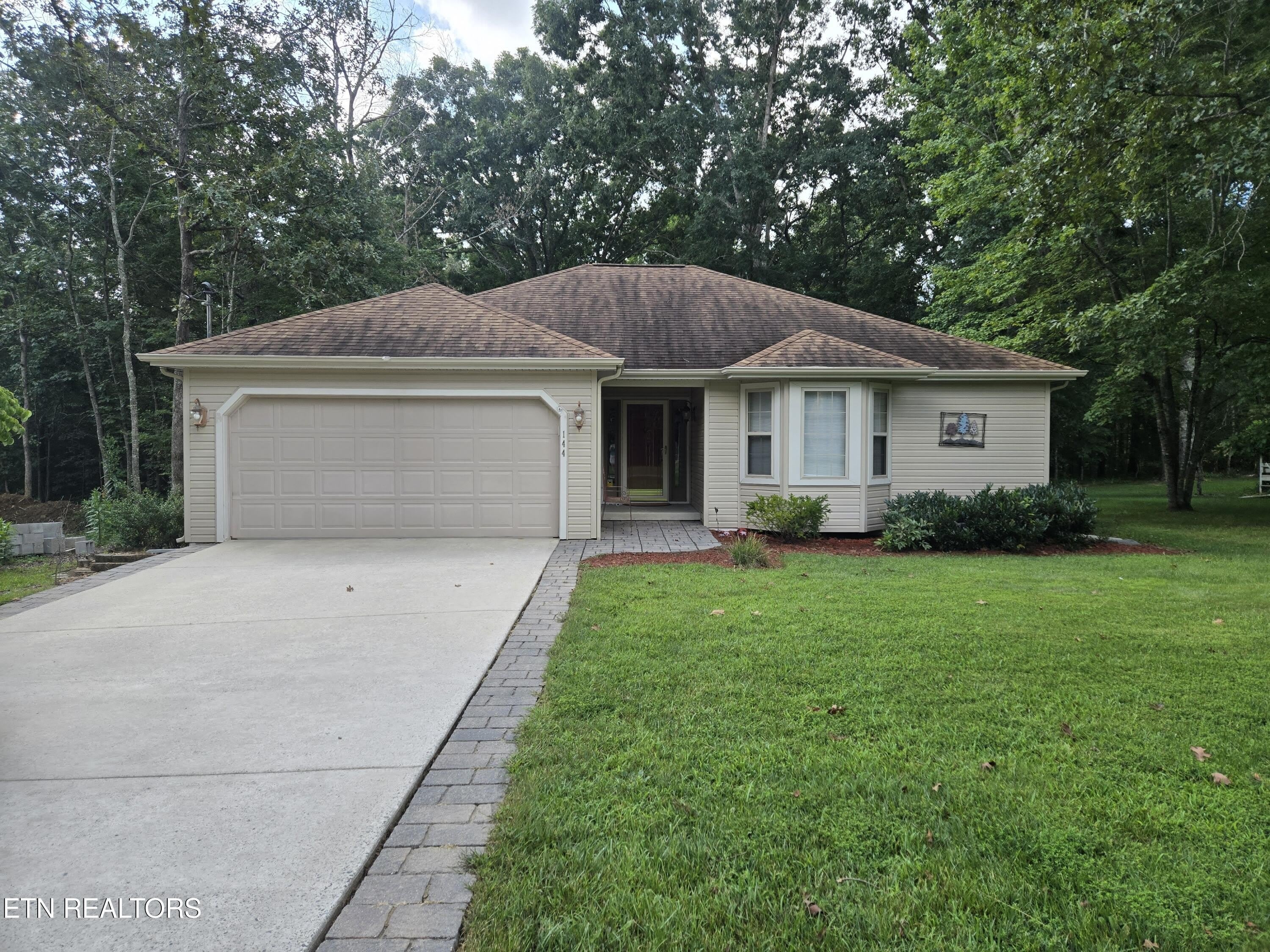 144 Pomeroy Drive – photo 1 of 23