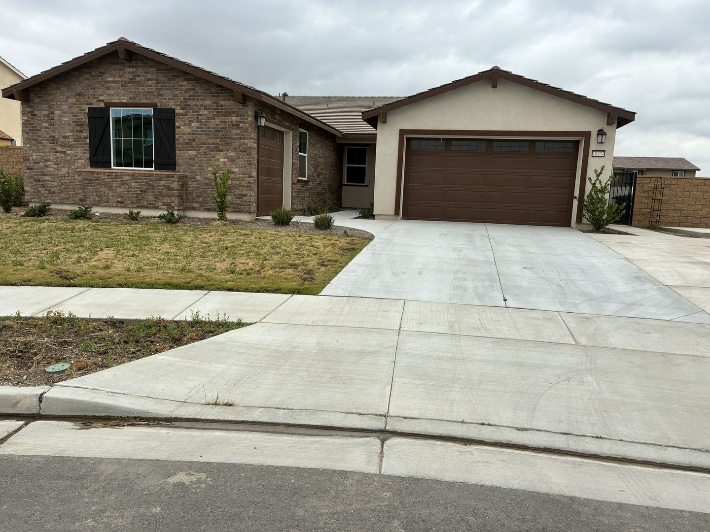 Spacious 4-Bedroom Single-Story Home with Large Backyard – photo 1