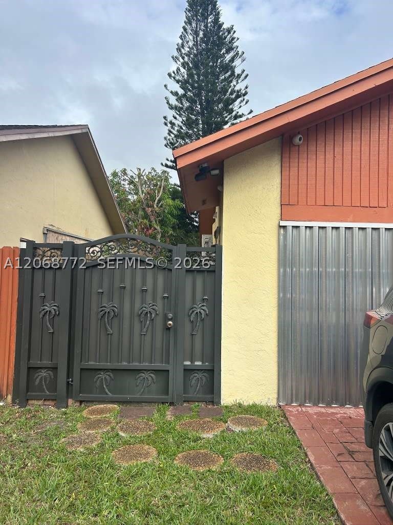 12945 SW 116th St – photo 1 of 17