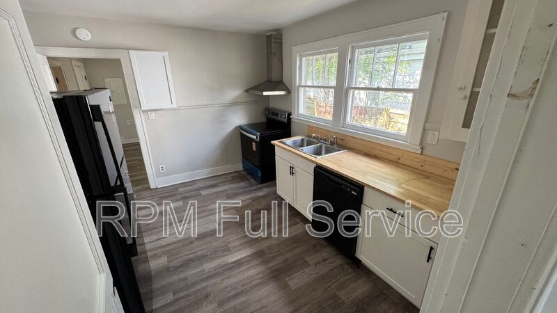 423 Maple Street – photo 1