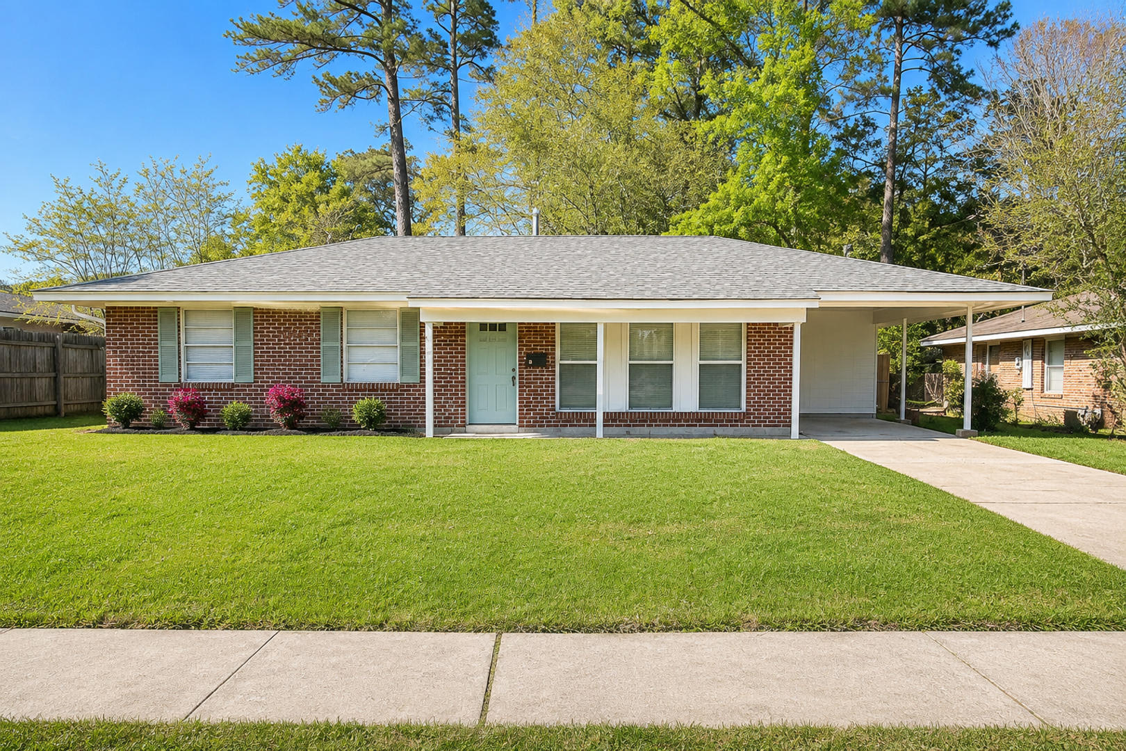 MAJOR PRICE DROP!! Stunning 3 bedroom 2 bath home in Baton Rouge, LA – photo 1