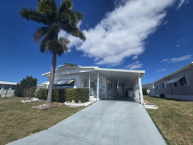 303 50th Ave Plz W – photo 1