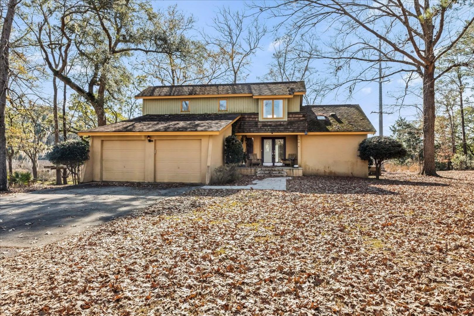 Stunning 3 bedroom, 2.5 bathroom waterfront home available in West Ashley! – photo 1