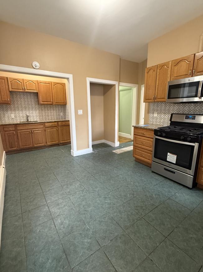 6 West Eagle St. – photo 1