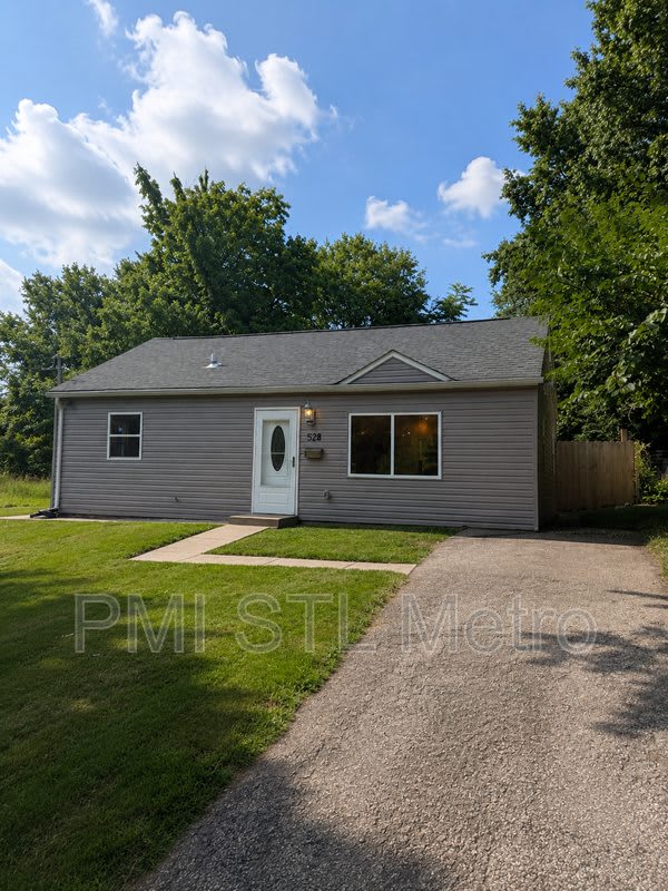 528 Royal Avenue – photo 1 of 12