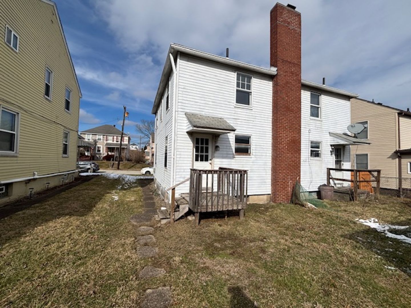 618 Farnsworth Ave. Clairton, PA 15025 2 bed/1 bath – photo 1 of 7