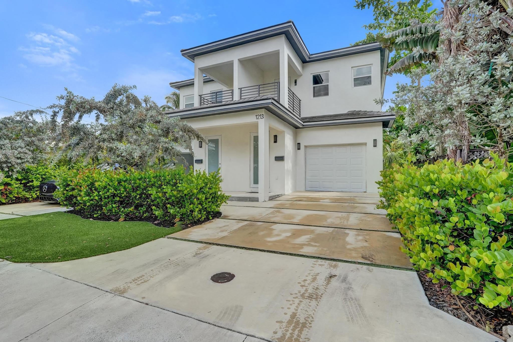 1213 W Las Olas Boulevard – photo 1 of 32