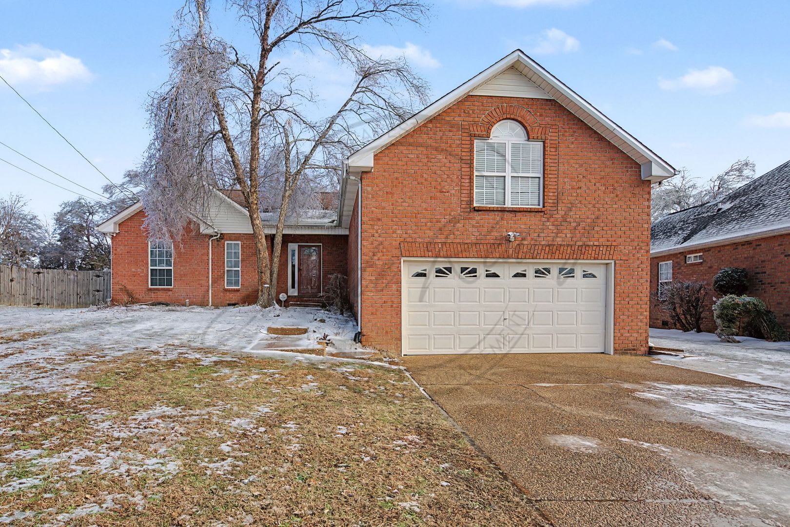 Three Bedroom Brick Home in Hendersonville! – photo 1