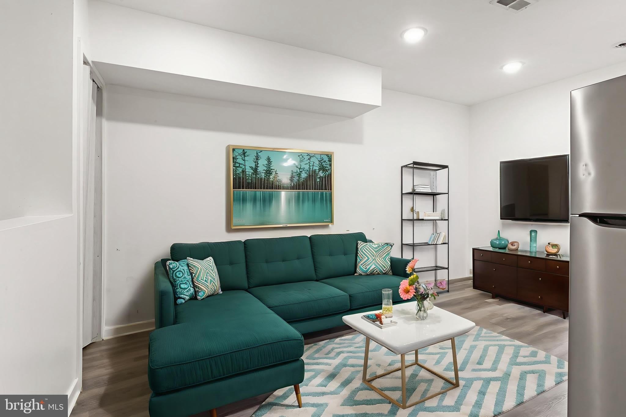 2550 KENSINGTON Avenue – photo 1