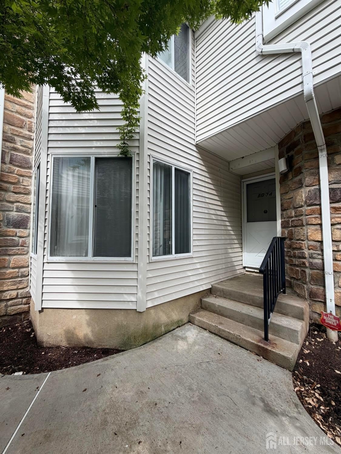 1034 Schmidt Lane – photo 1 of 16