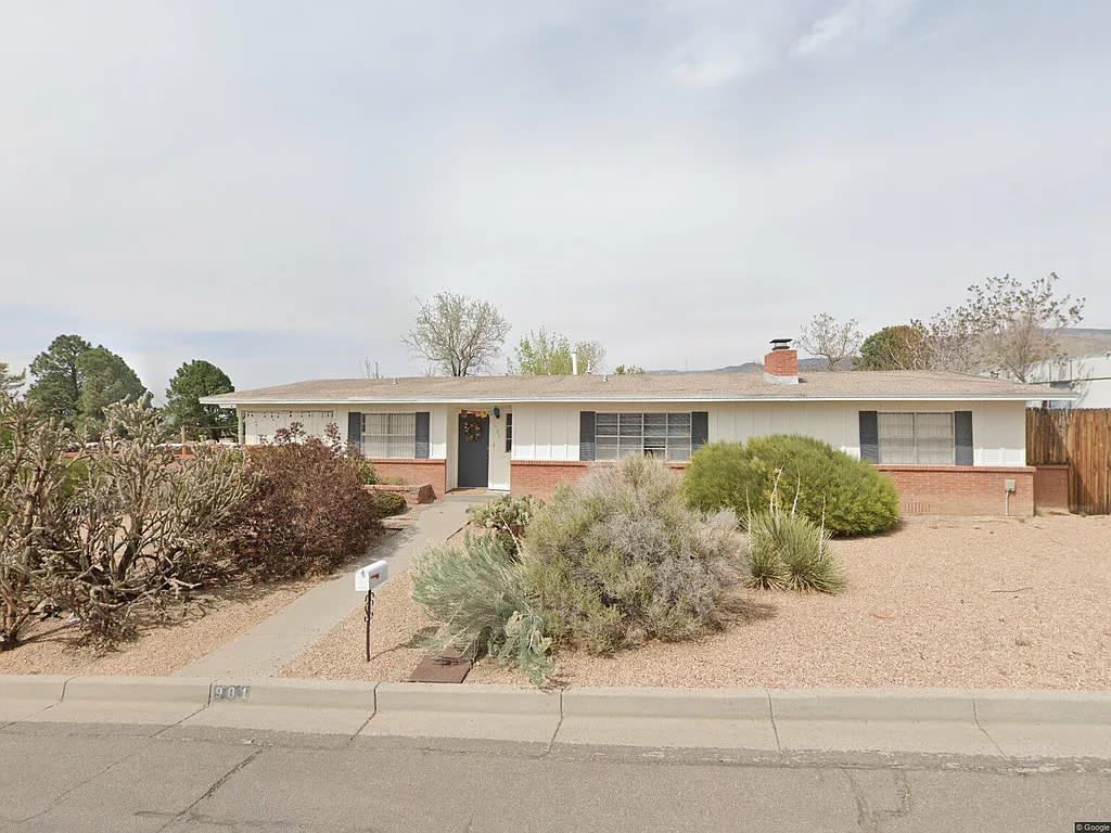 901 Santa Ana Avenue Southeast – photo 1
