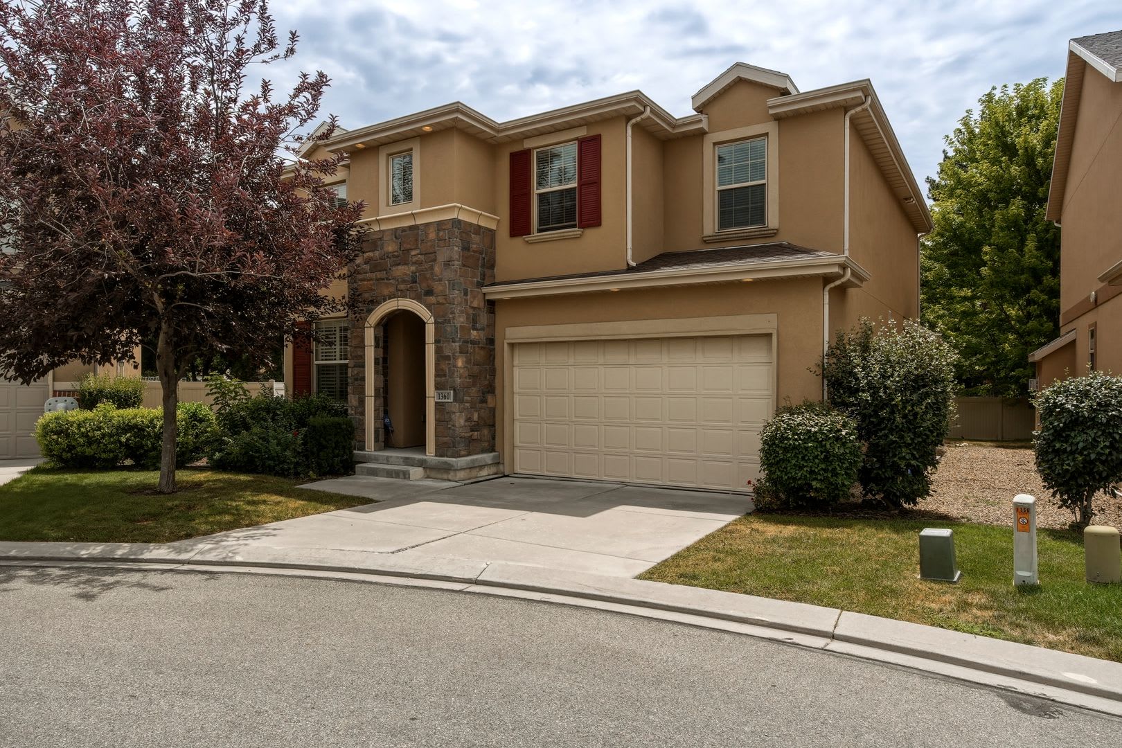 Quiet & Spacious 4 Bed Holladay Home – Walk-In Closets & Big Backyard!!! – photo 1
