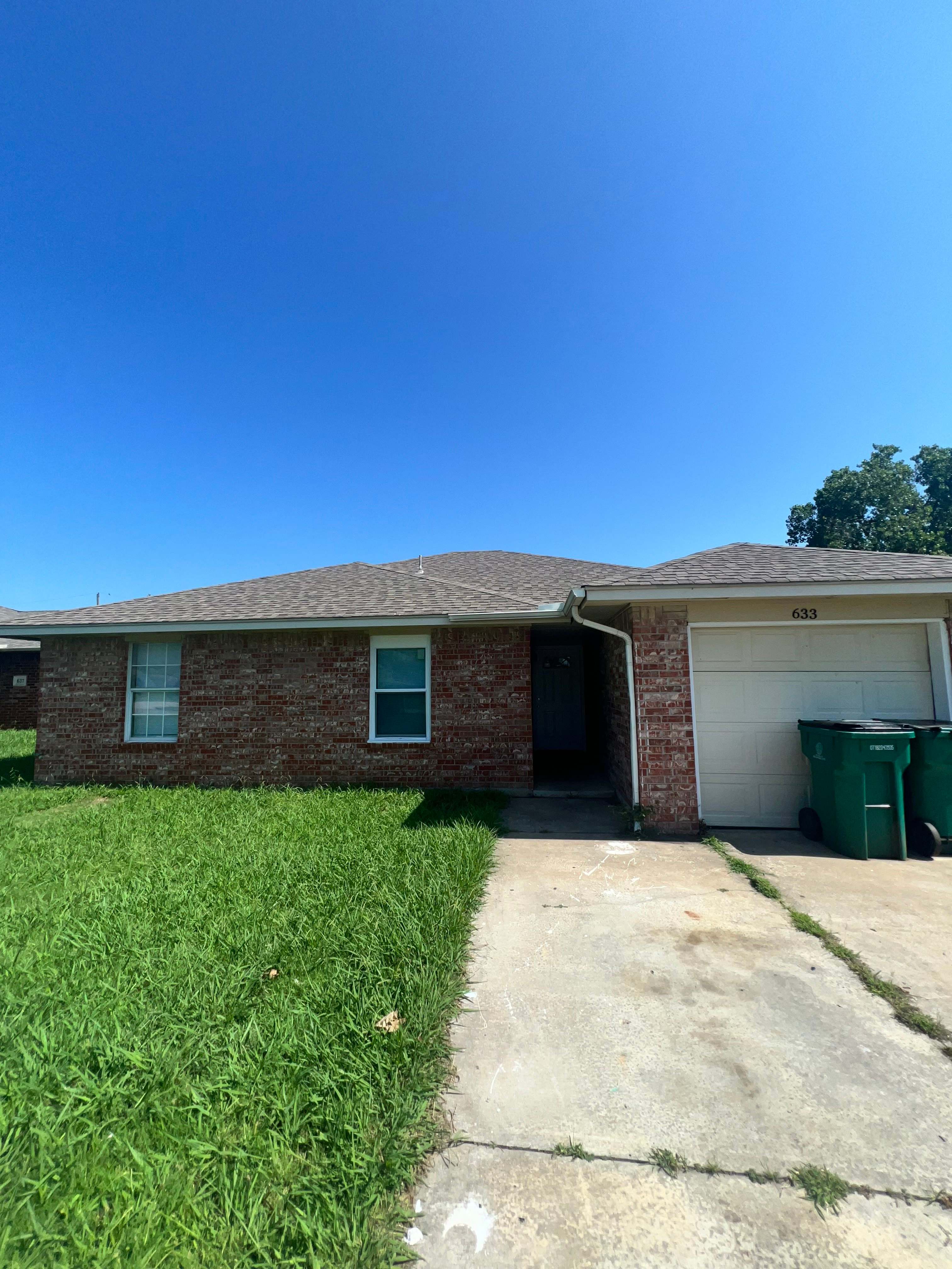 633 NW 111th St – photo 1