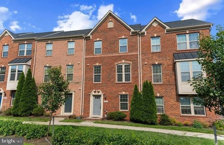4662 HUDSON ST – photo 1