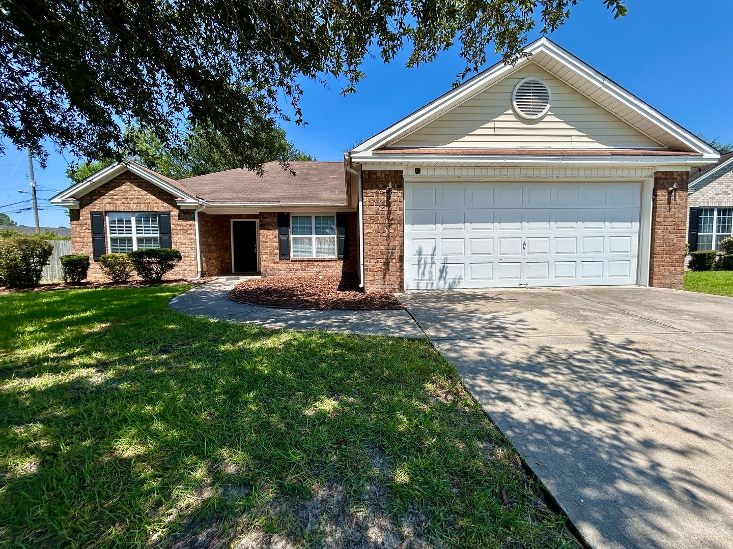 Spacious 3-Bedroom Home with Open Floor Plan &amp; Private Fenced Yard – photo 1 of 28