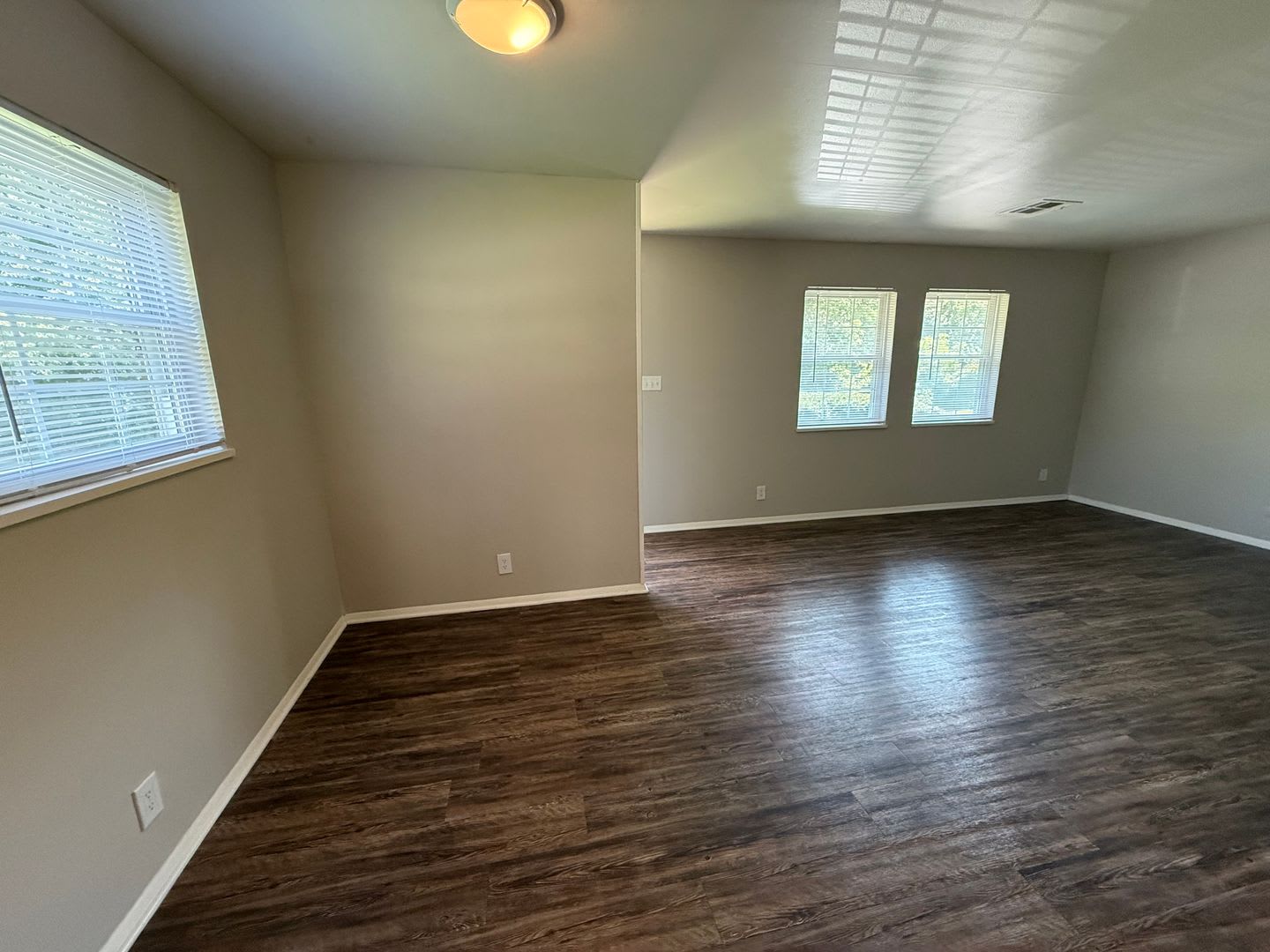 One bedroom bungalow with all-in-one washer/dryer – photo 1 of 11