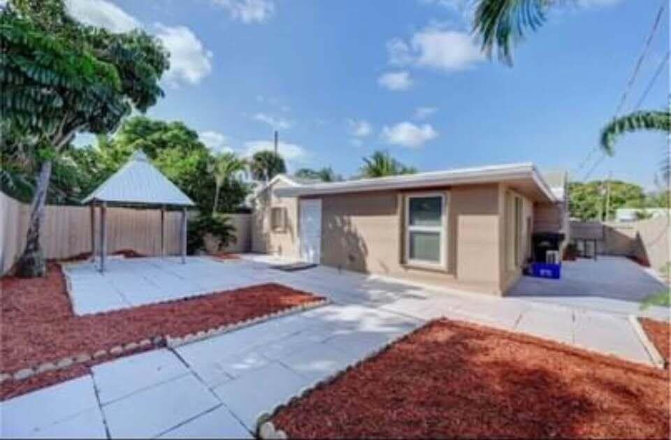 952 30th Street – photo 1 of 9