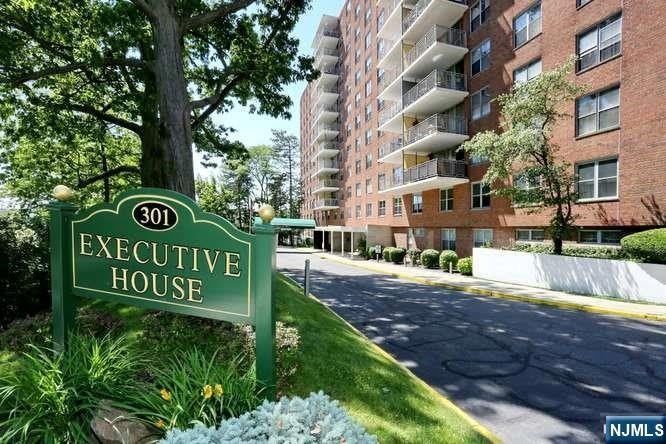 301 Beech Street – photo 1