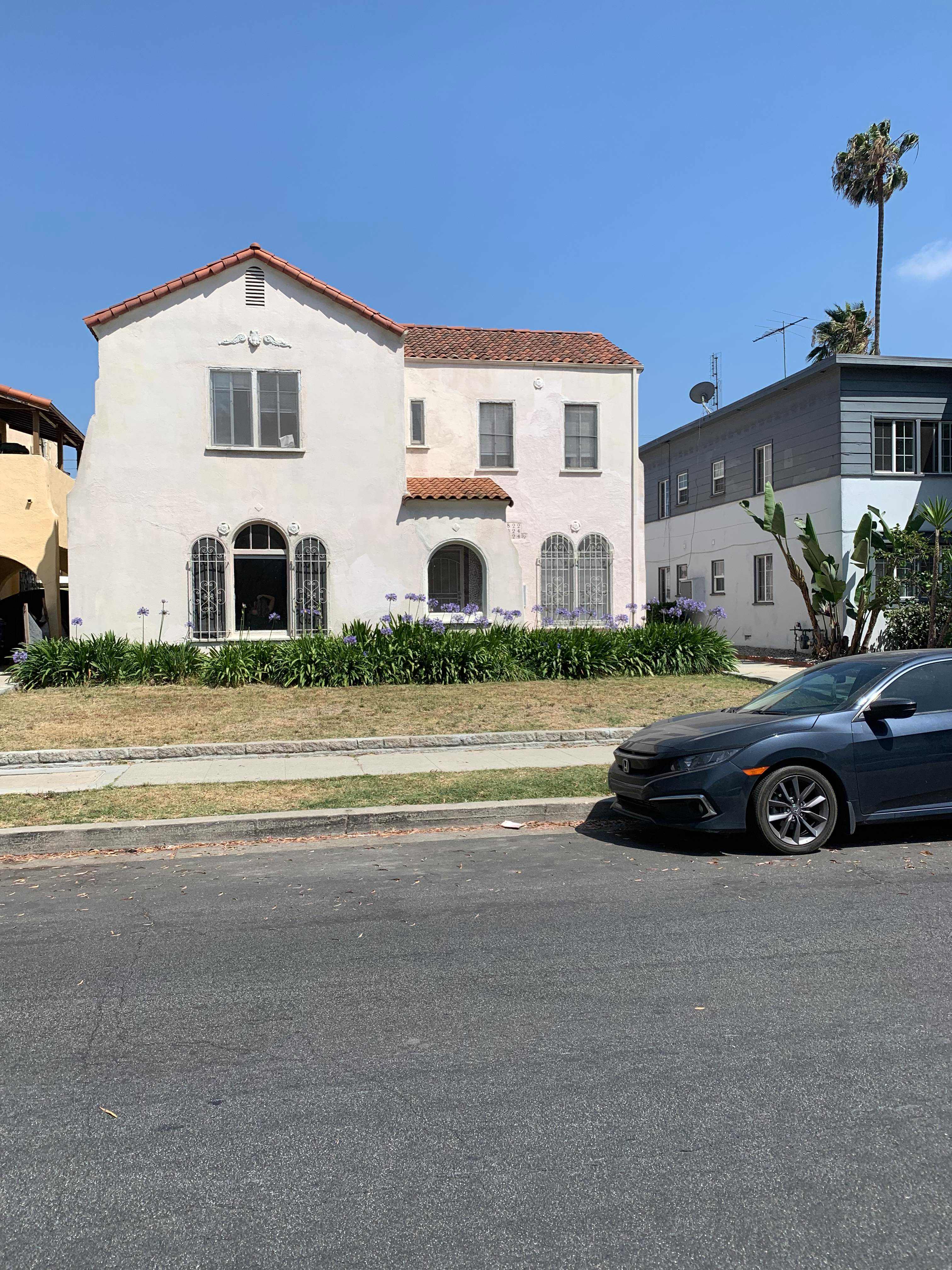 824 South Curson Avenue – photo 1