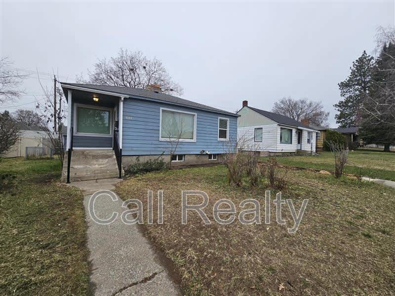 4723 N Cedar – photo 1 of 14