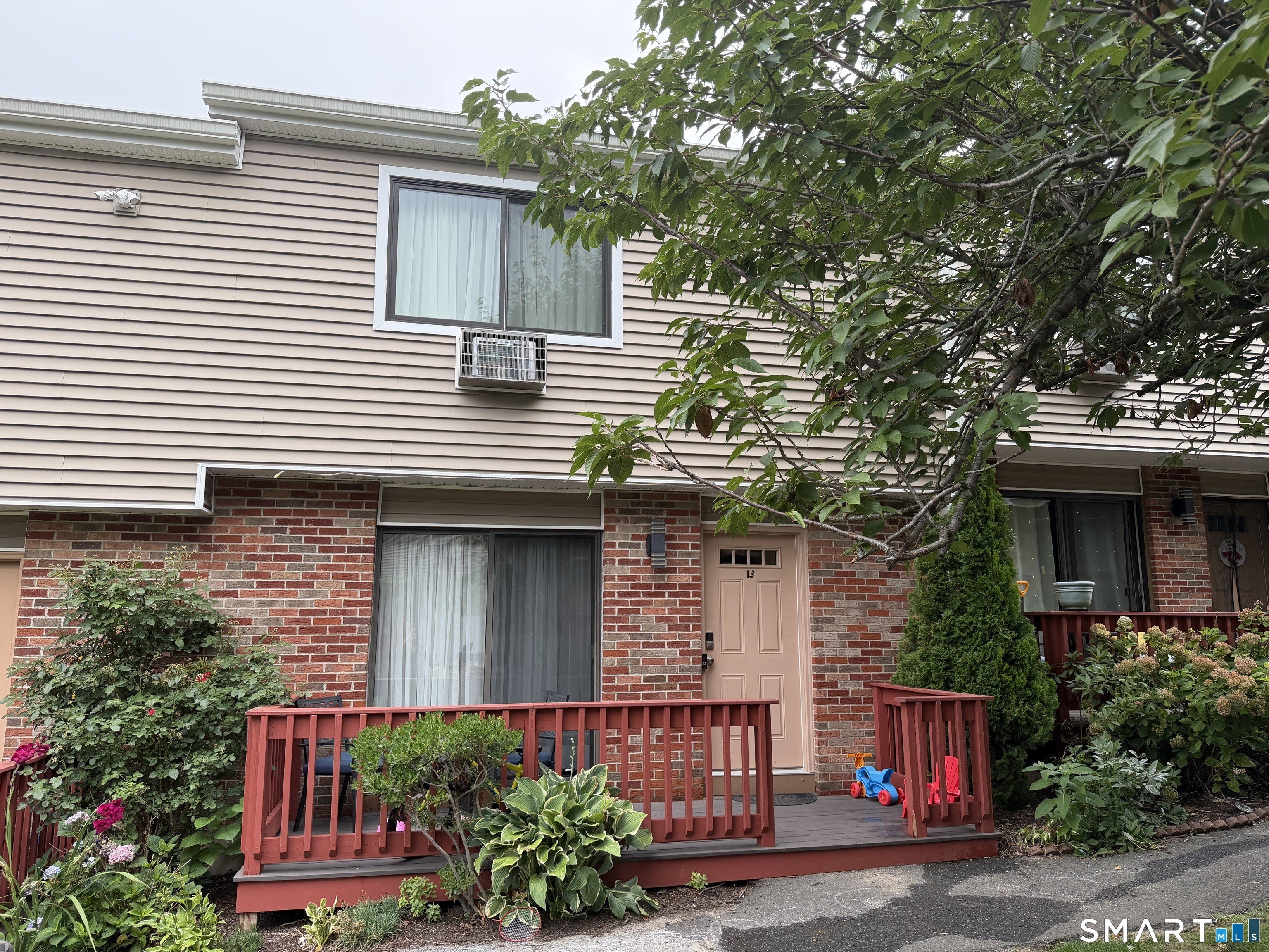 80 lawn Avenue – photo 1 of 17