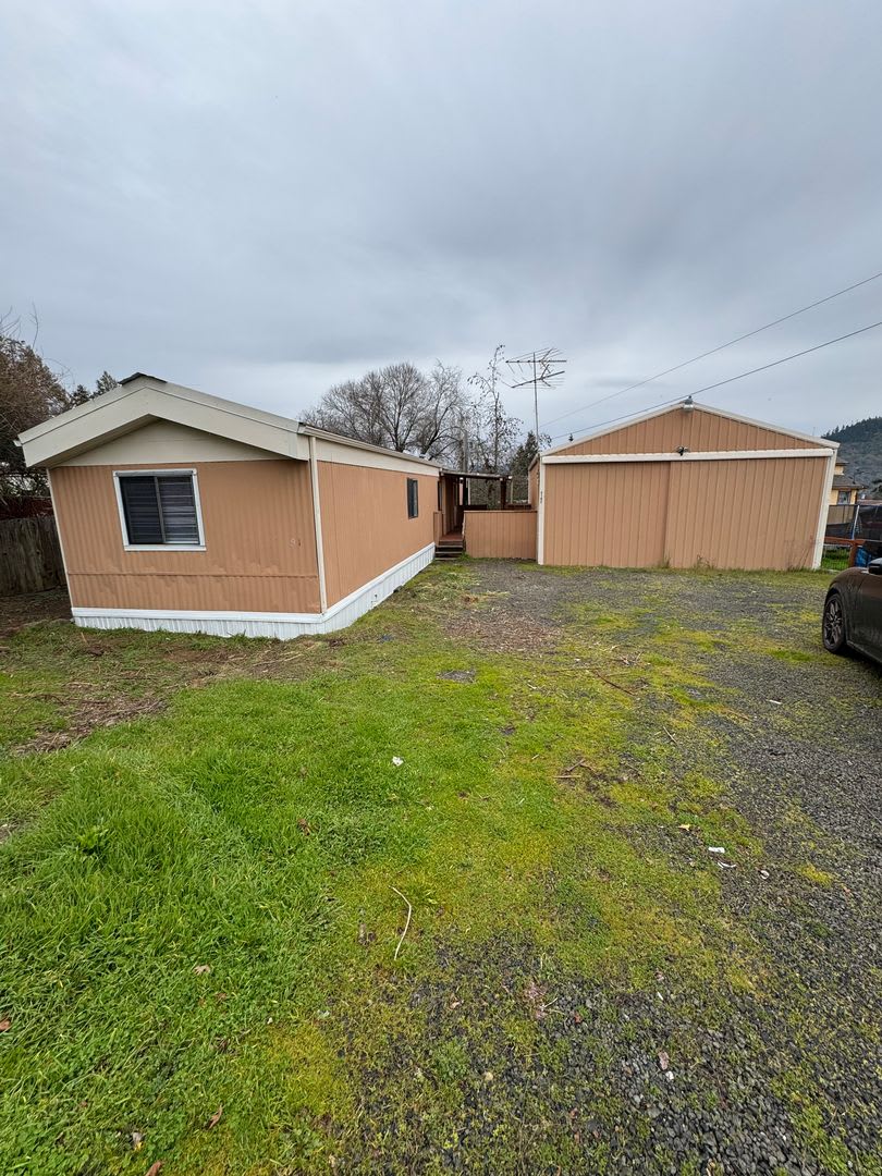 Winston 2 bedroom with large shop – photo 1 of 15