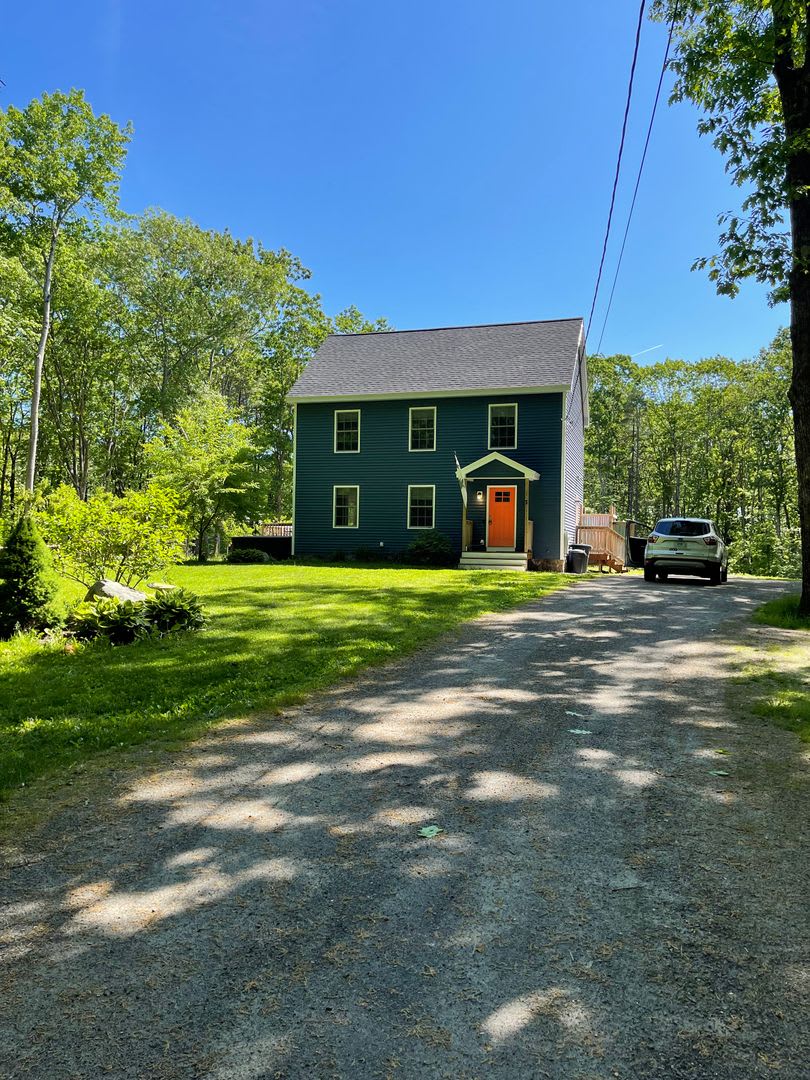 Huge House tucked in a great part of the York, Maine, close to the tolls for easy access! – photo 1 of 42