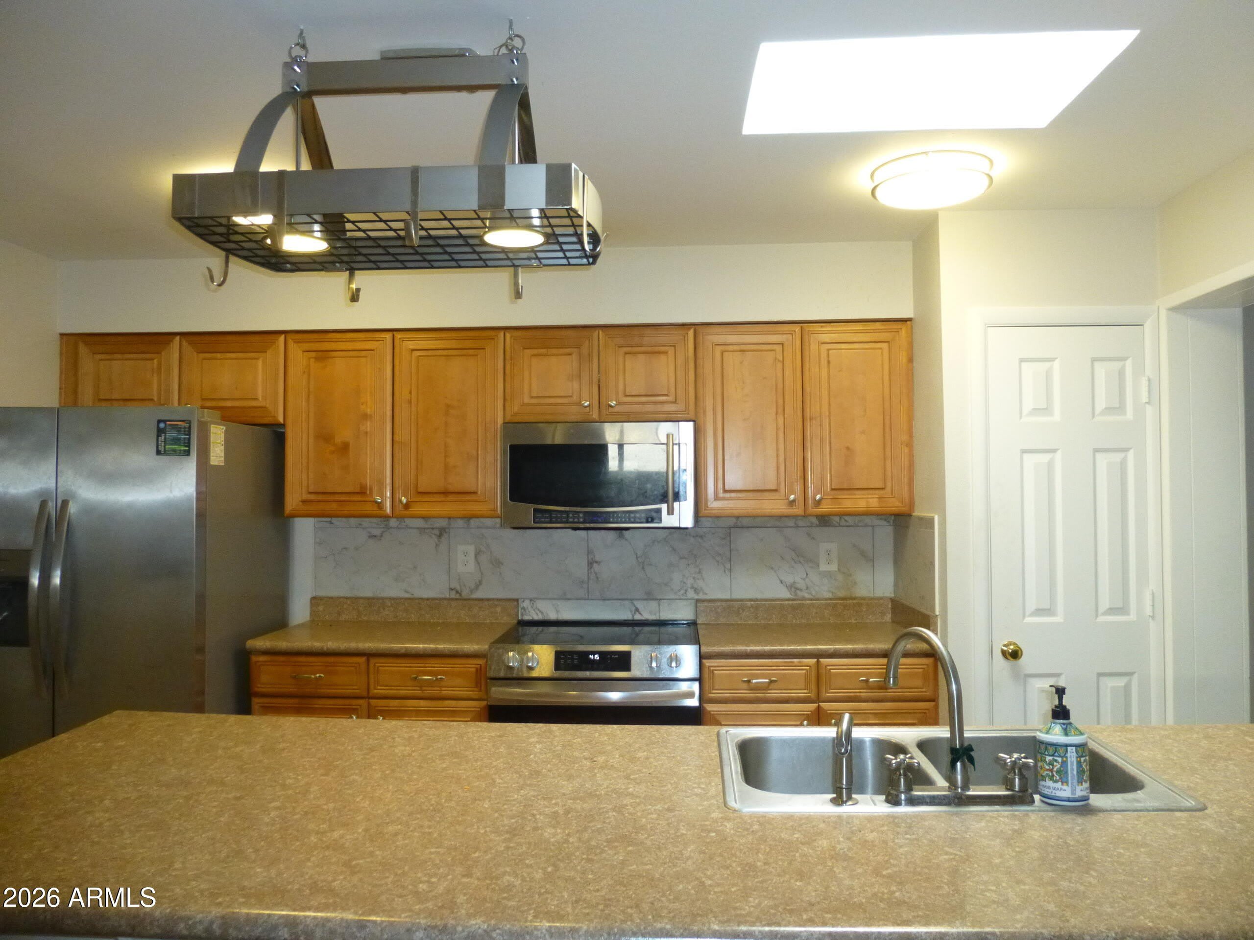 946 E Loma Vista Drive – photo 1