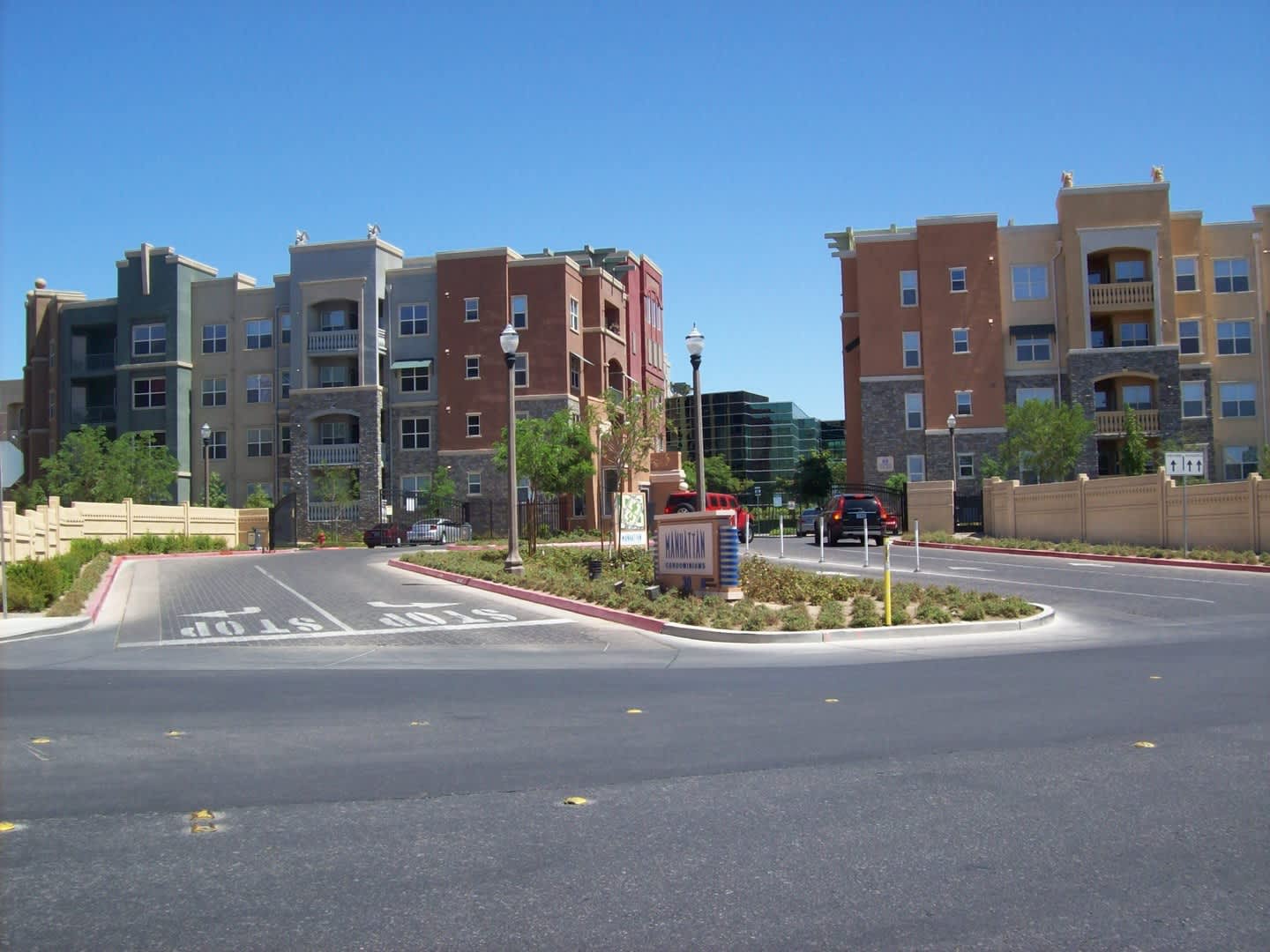 Upgraded 4th floor unit in upscale guard gated community just South of the Strip – photo 1