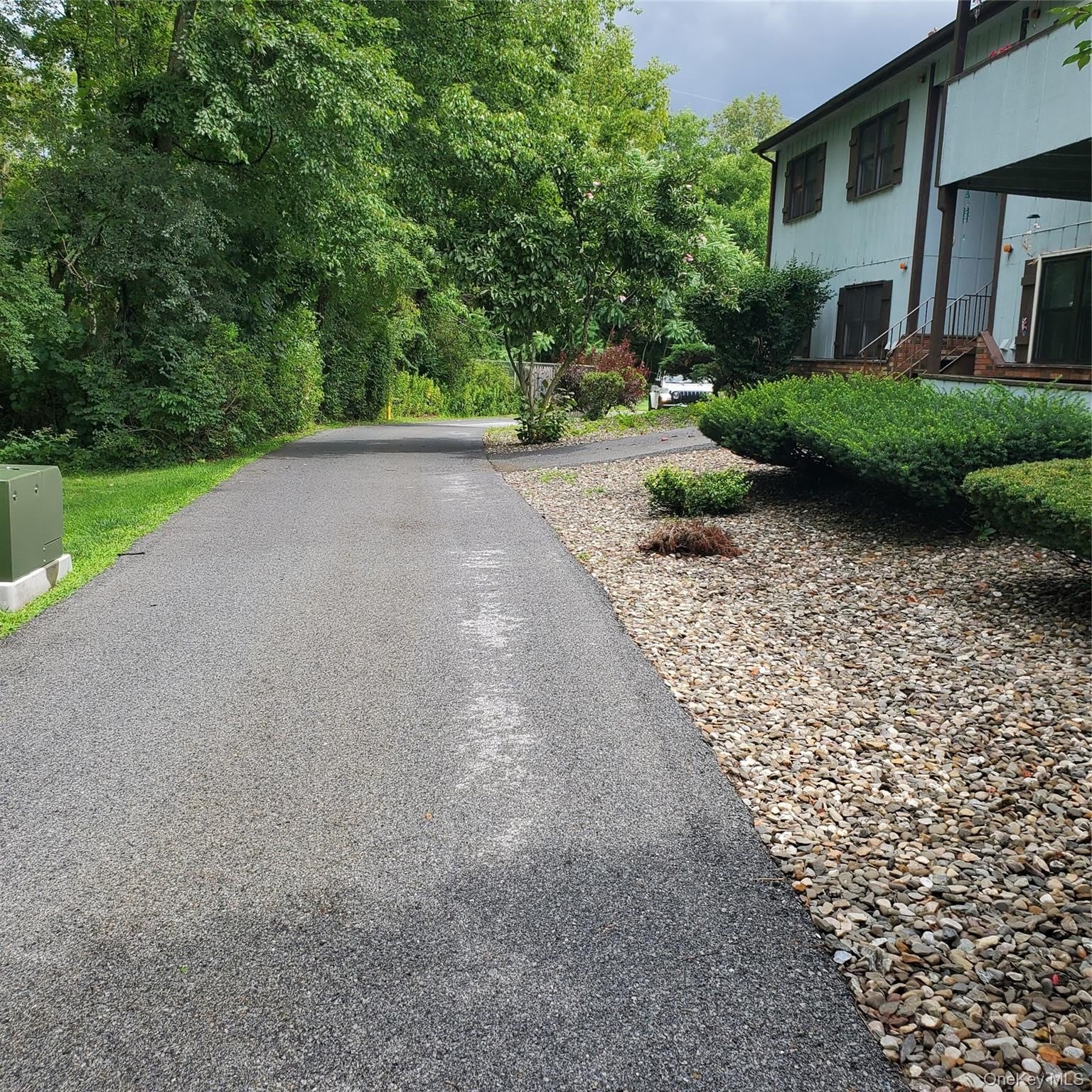 160 West Road – photo 1 of 9