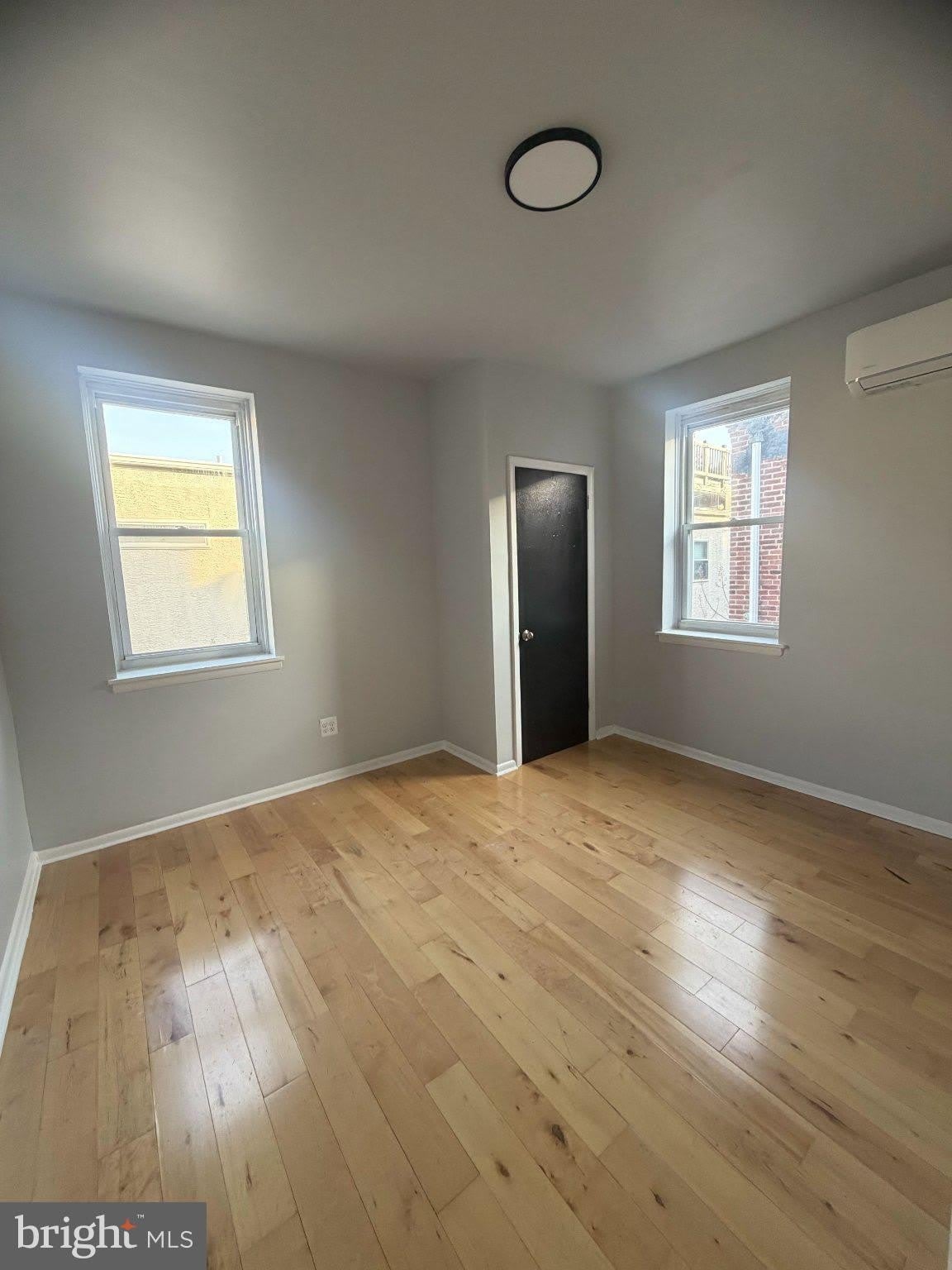 975 N LAWRENCE Street – photo 1