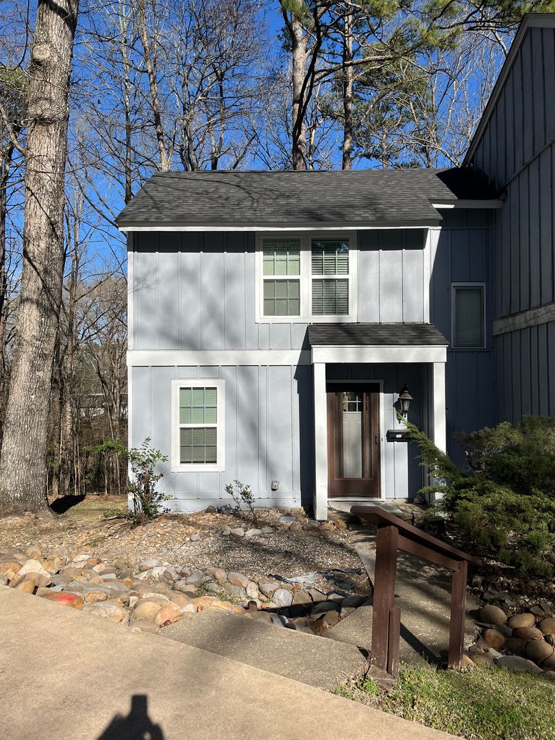 2 bedrooms and 1.5 bathrooms – photo 1 of 17