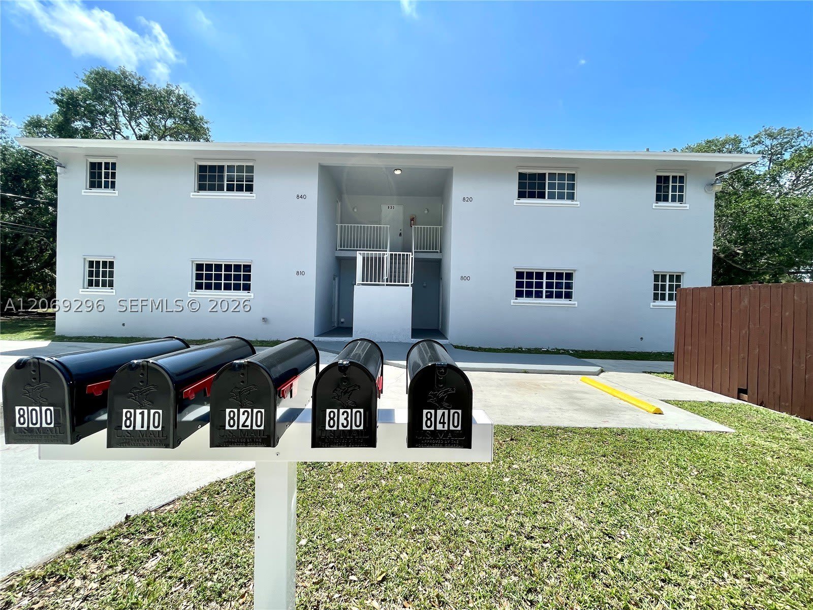 800 SW 10th Ave – photo 1