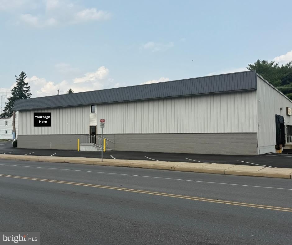 1150 CHESTNUT Street – photo 1 of 4