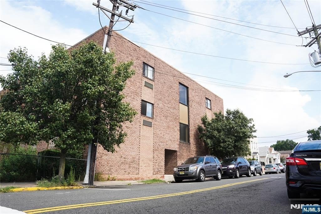 3900 Liberty Avenue – photo 1 of 14
