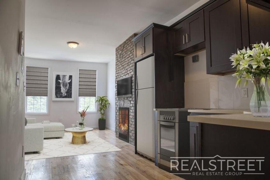 106 Moore Street – photo 1