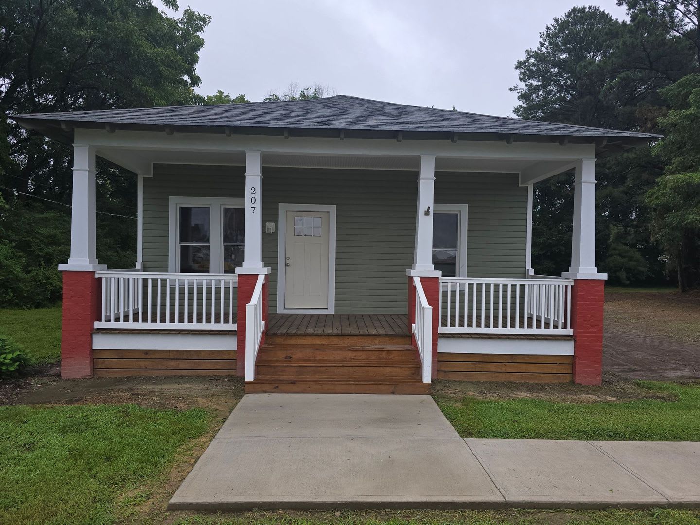 ADORABLE BUNGALOW IN SUSSEX COUNTY – photo 1 of 9