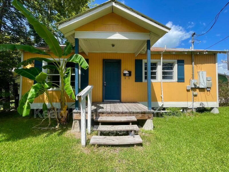 327 Stewart Street – photo 1