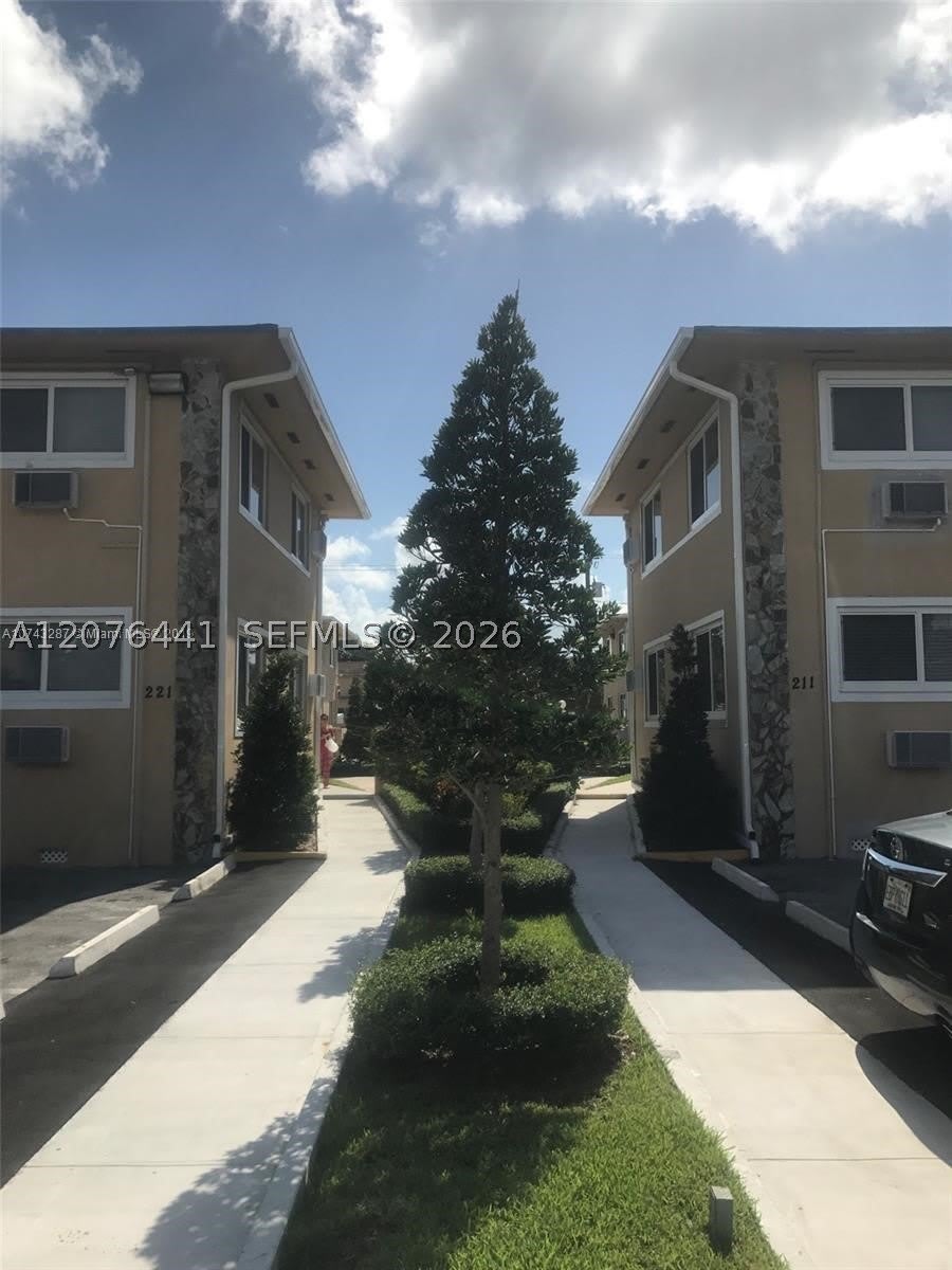 211 NW 47th Ave – photo 1
