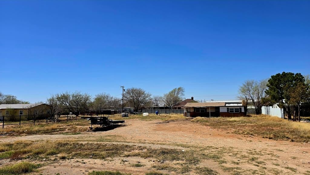 8113 Andrews Hwy – photo 1 of 2