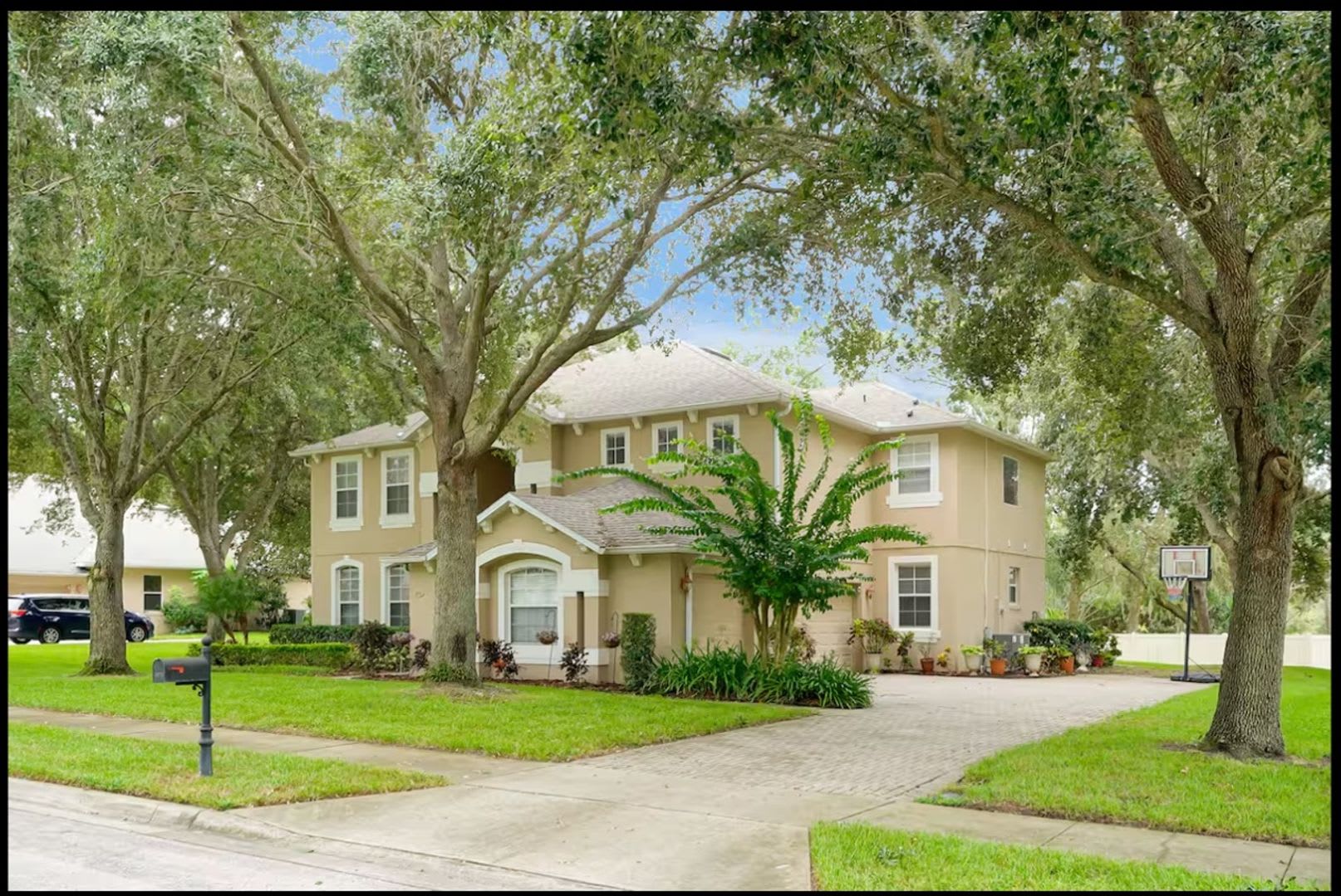 Spacious 5 Bedroom Gated Pool Home With Theater And Flexible Furnishings – photo 1 of 341