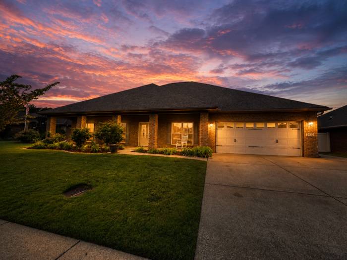 2532 Southwest Oxmoor Boulevard – photo 1