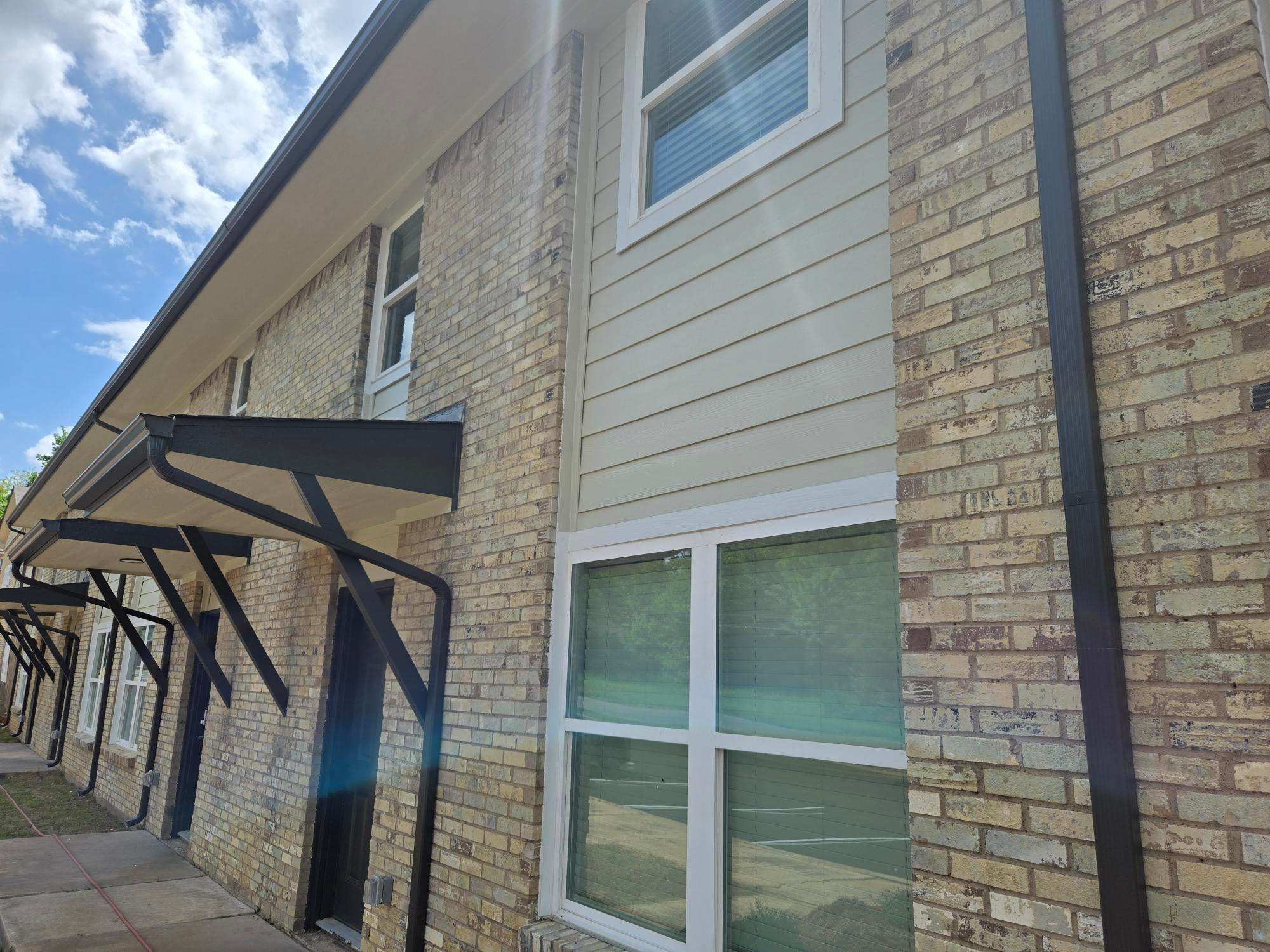 Sabine Apartments – photo 1 of 14