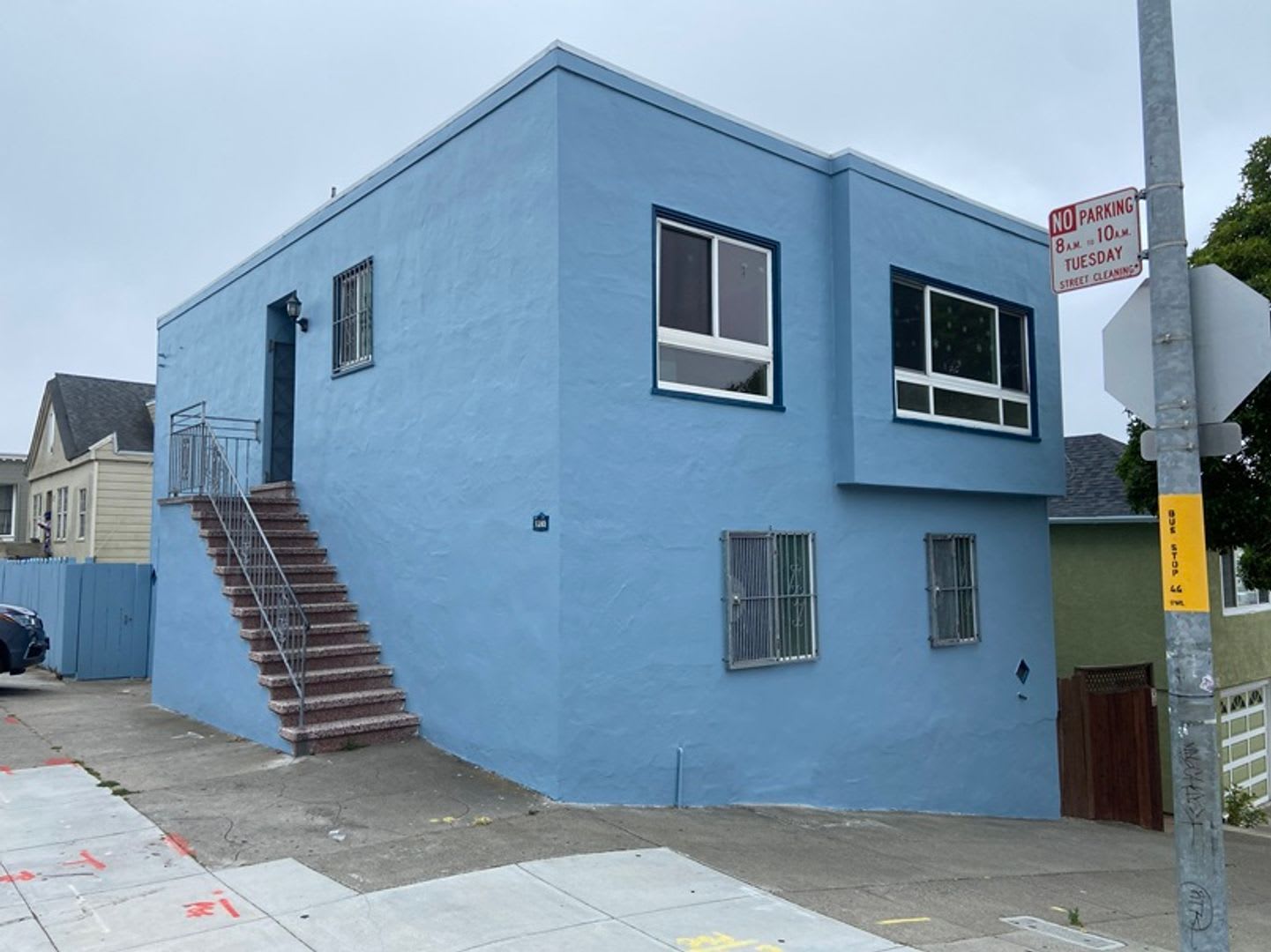 Spacious Corner Home In A Sunny Neighborhood Bayview – photo 1