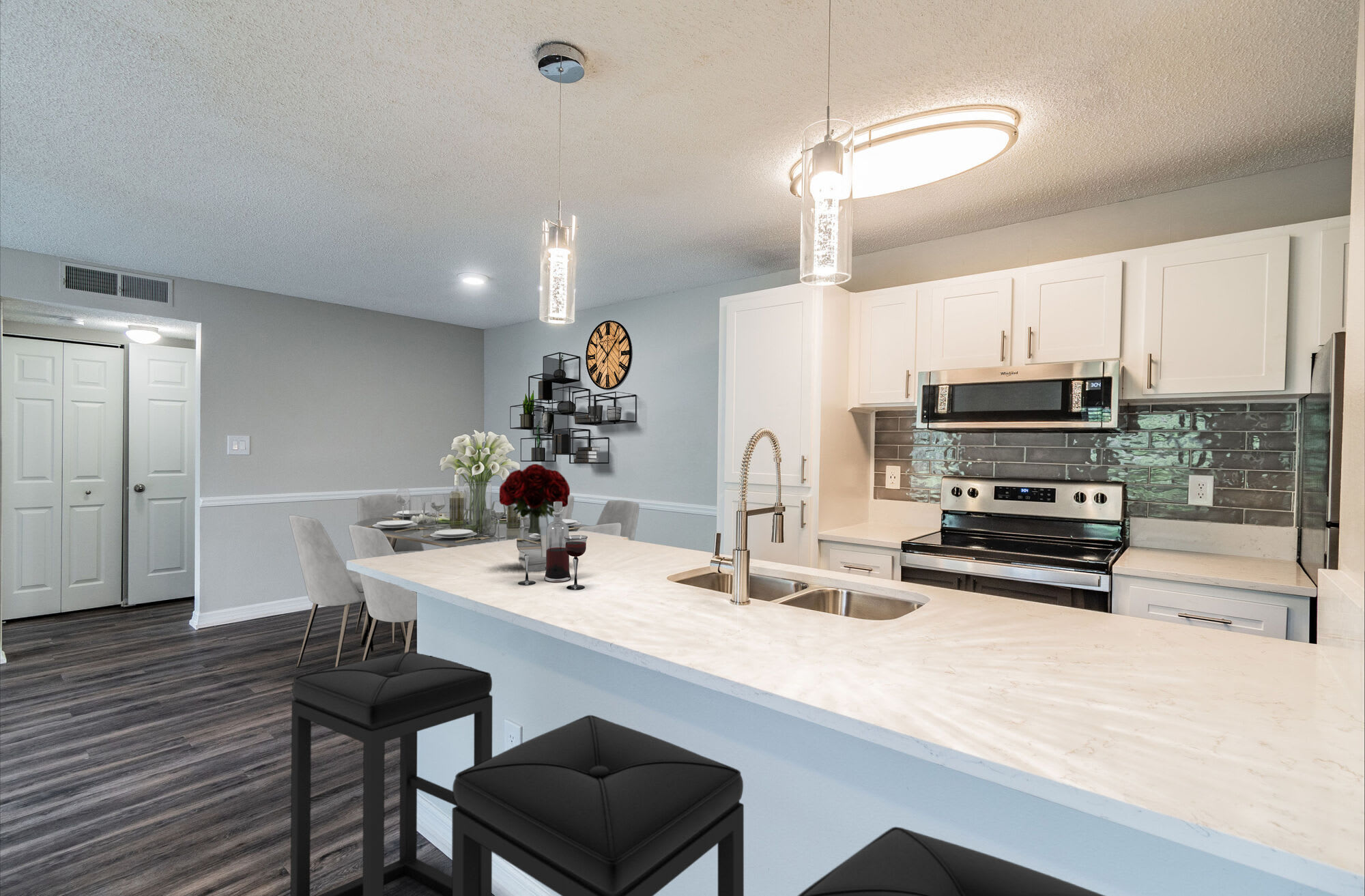 Lakeside Central Apartments – photo 1