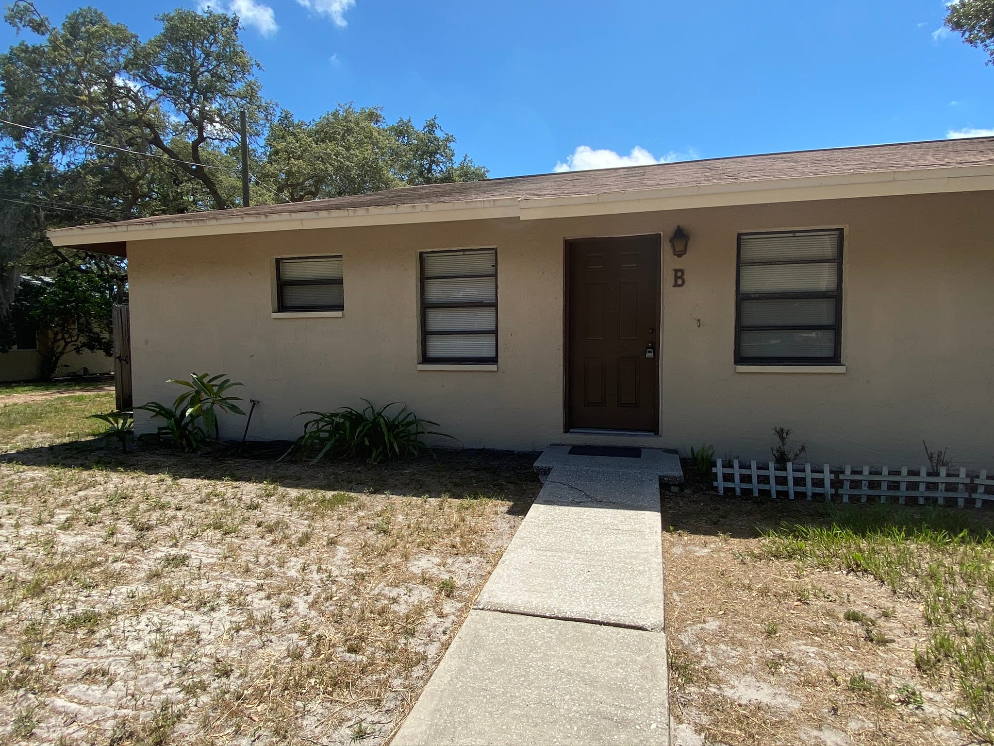301 Woodrow Ave Apt B – photo 1 of 11