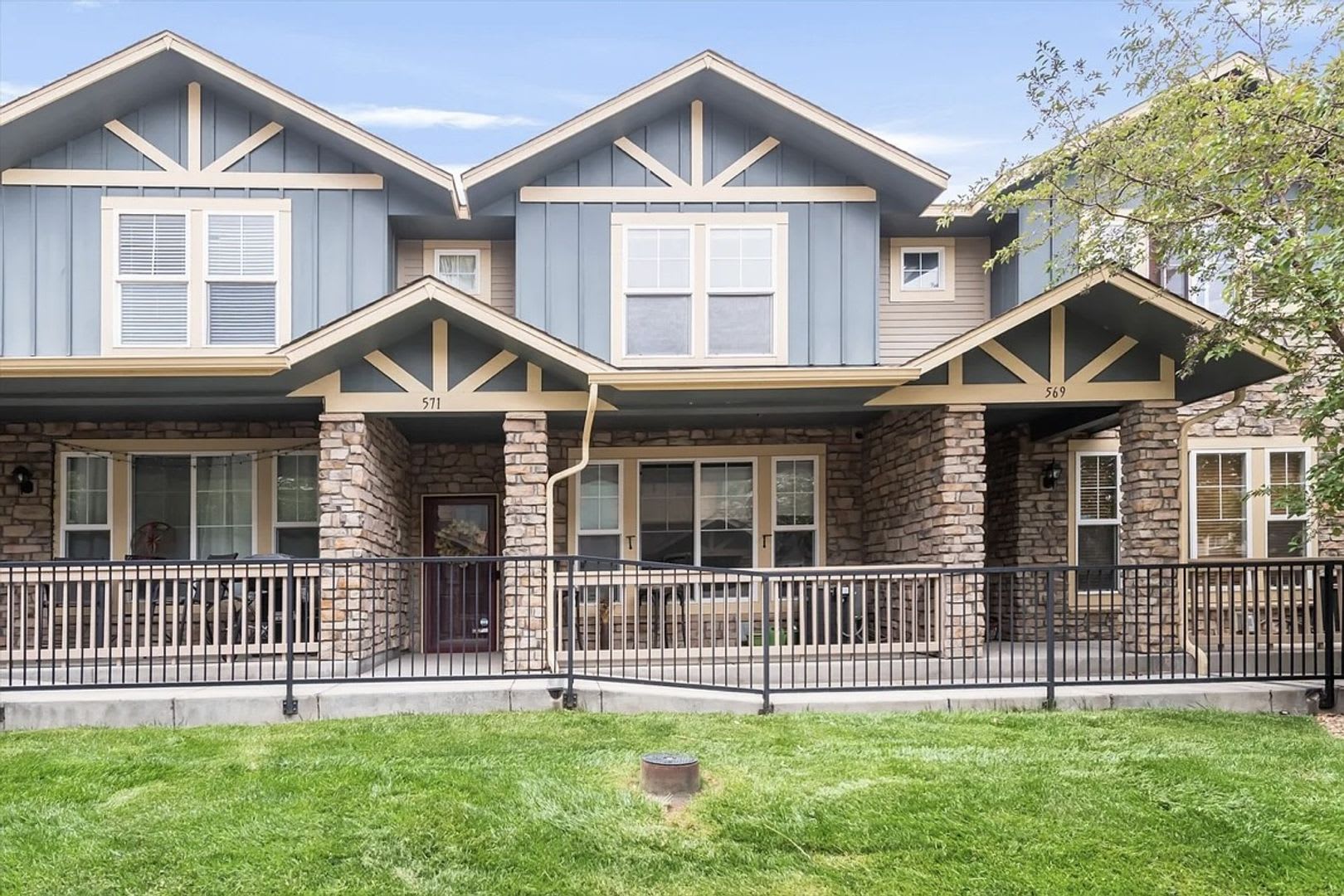 Contemporary and modern living at its finest! – photo 1