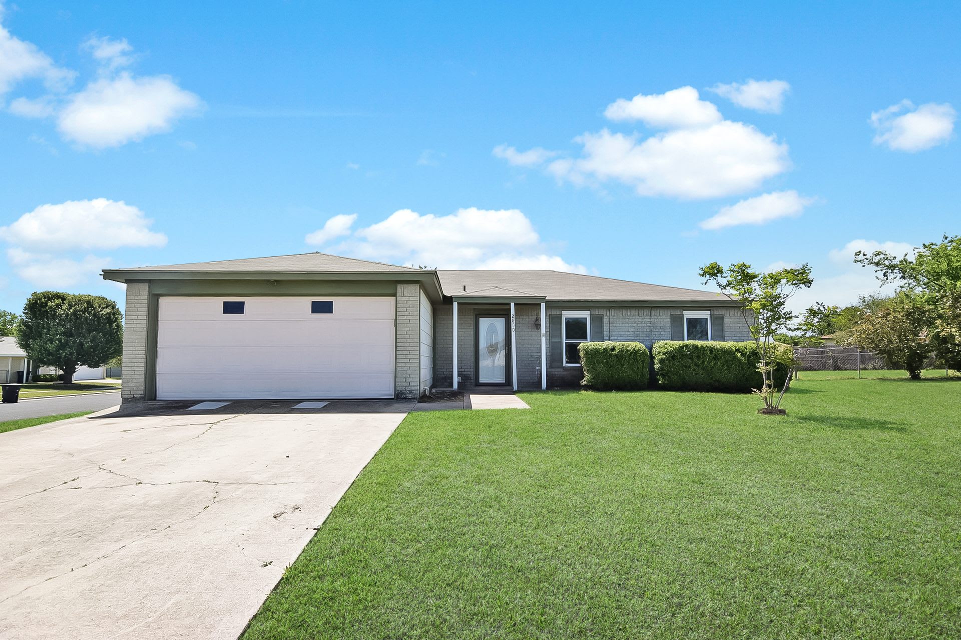 2800 Kim Dr – photo 1