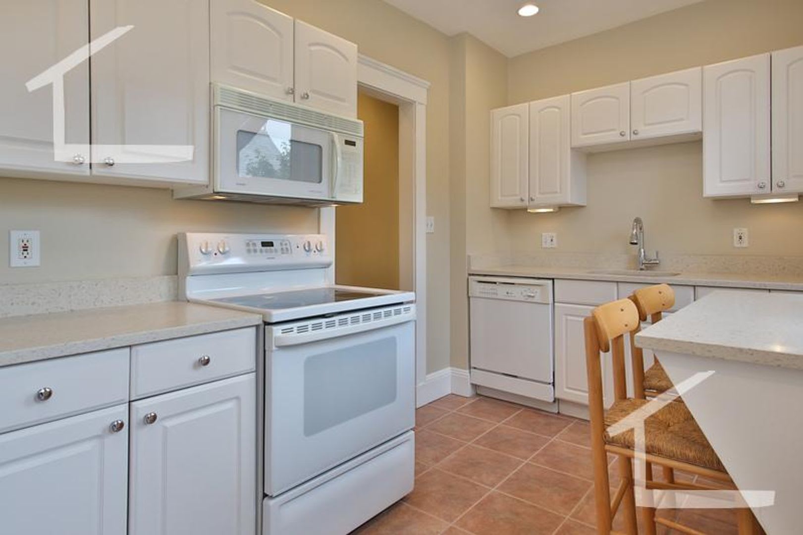 Nice, large 3 bed in the heart of Fenway! – photo 1
